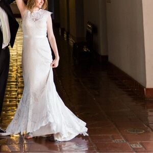 Elegant White Lace Wedding Dress
